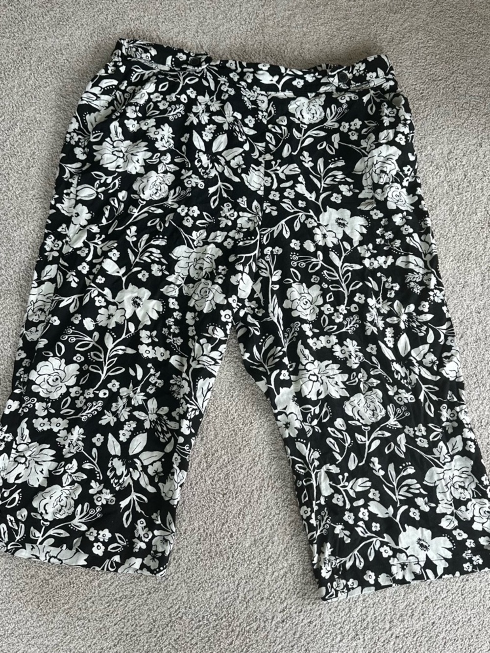 croft & barrow Black and White Floral Cropped Pants